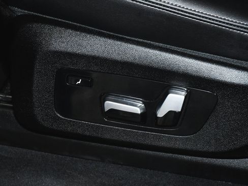 Used 2023 BMW X7 xDrive40i w/ Executive Package image 70