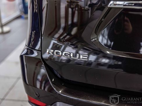 Used 2020 Nissan Rogue SV image 15