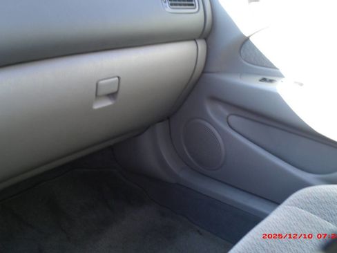 Used 2002 Toyota Corolla LE image 12