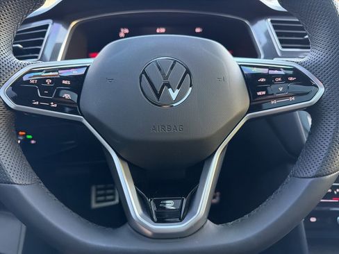 Used 2022 Volkswagen Tiguan SE R-Line image 12