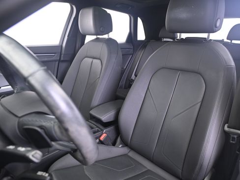 Used 2021 Audi Q3 2.0T Premium w/ Convenience Package AWD/4WD image 5