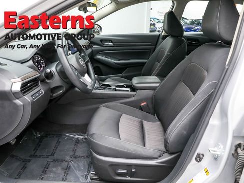 Used 2024 Nissan Altima 2.5 SV image 14