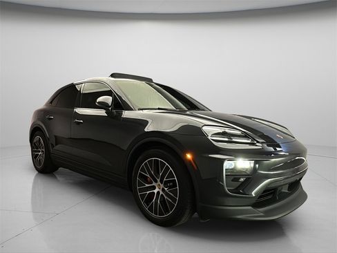 Used 2025 Porsche Macan 4S Electric image 1