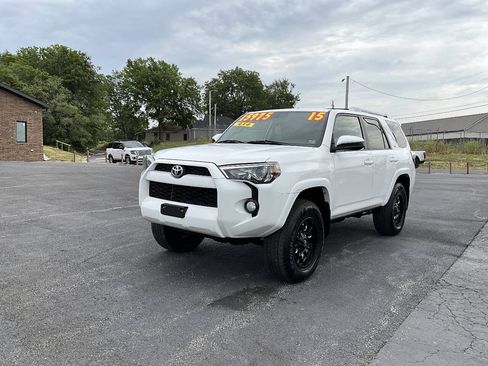 Used 2015 Toyota 4Runner SR5 w/ Four Season Floor Mat Package AWD/4WD image 23