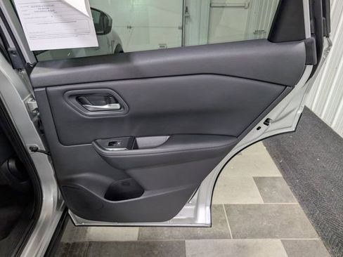 Used 2025 Nissan Rogue SV image 24