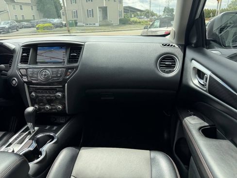 Used 2020 Nissan Pathfinder SL AWD/4WD image 31