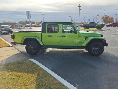 New 2025 Jeep Gladiator Sport image 4