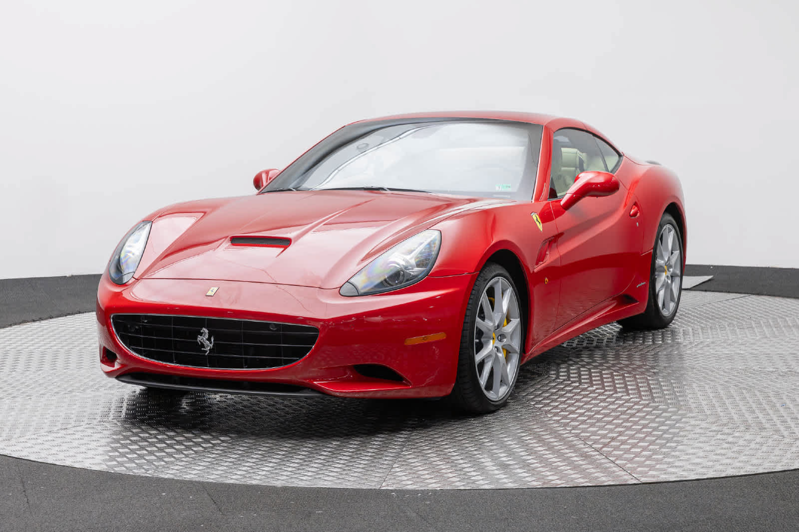 Used 2010 Ferrari California RWD image 64