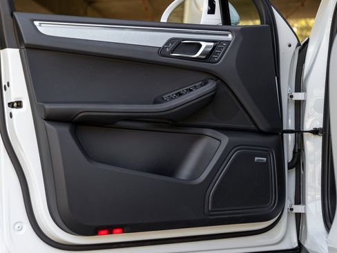 Certified 2026 Porsche Macan AWD/4WD image 21