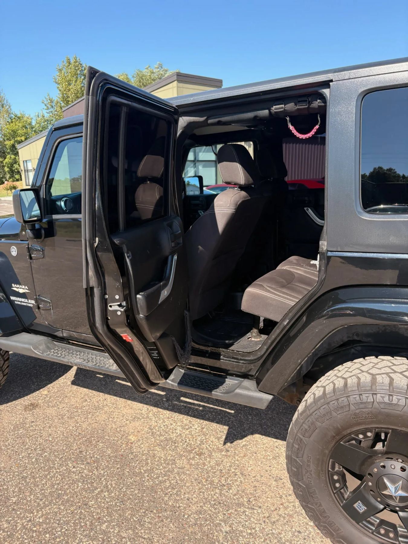 Used 2013 Jeep Wrangler Unlimited Sahara AWD/4WD image 33