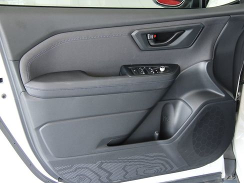 Used 2025 Subaru Forester Premium image 13