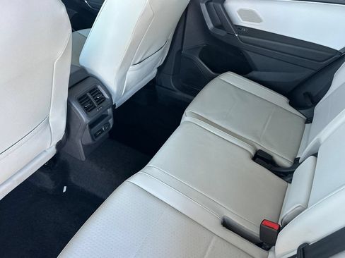 Used 2020 Volkswagen Tiguan SEL AWD/4WD image 4