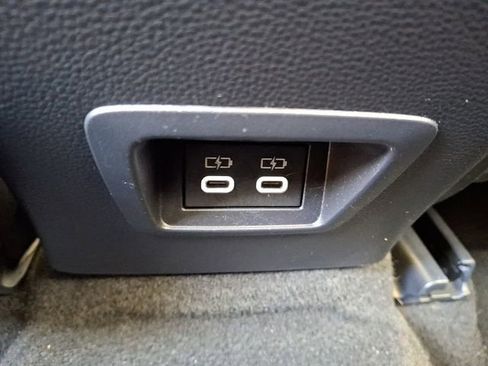 Used 2025 Toyota Corolla Cross XLE FWD image 11