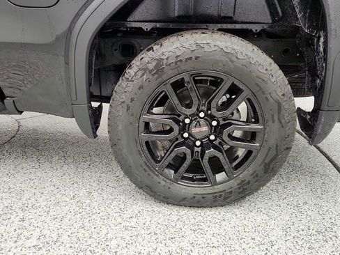 Used 2025 GMC Sierra 1500 Elevation image 9