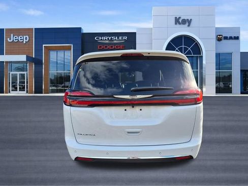 New 2026 Chrysler Pacifica Select image 4