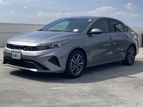 Used 2023 Kia Forte LXS image 3