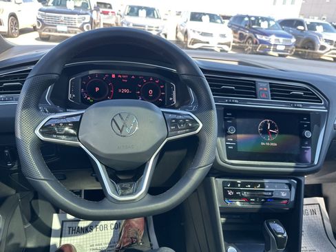 Certified 2022 Volkswagen Tiguan SEL R-Line image 48