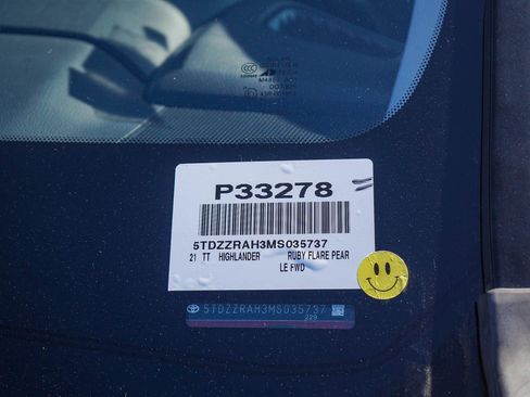 Used 2021 Toyota Highlander LE image 30