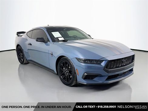 Used 2024 Ford Mustang Coupe image 3