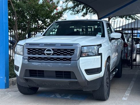 Used 2025 Nissan Frontier SV RWD image 1