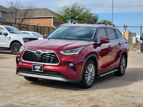 Used 2021 Toyota Highlander Platinum image 12