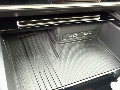 New 2026 Volkswagen Atlas Cross Sport SE image 27