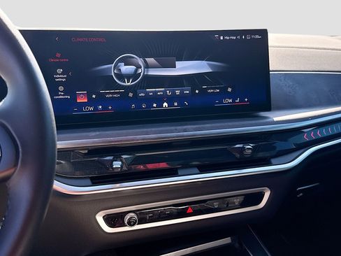 New 2025 BMW X5 xDrive50e w/ Climate Comfort Package image 25