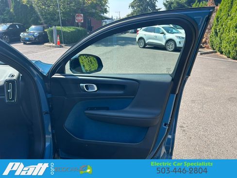 Used 2023 Volvo C40 P8 Recharge Plus AWD/4WD image 29