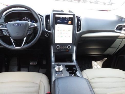 Certified 2022 Ford Edge SEL w/ Convenience Package image 2