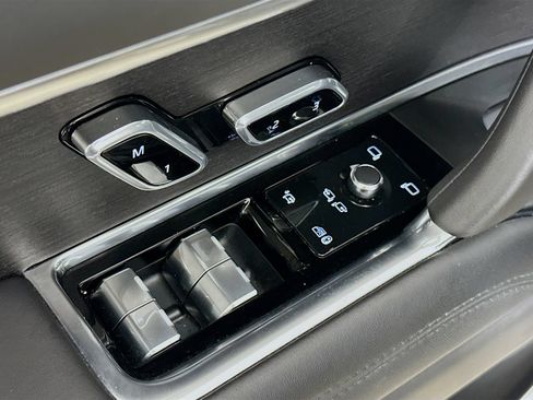 Used 2024 Land Rover Range Rover SE AWD/4WD image 16