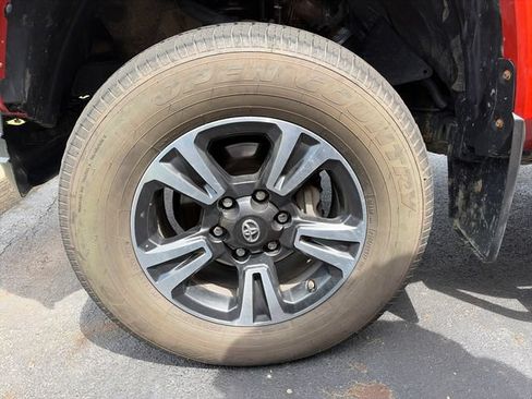 Used 2018 Toyota Tacoma TRD Sport AWD/4WD image 25