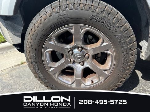 Used 2018 RAM 1500 Laramie AWD/4WD image 18