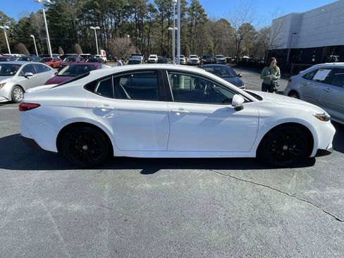 Used 2025 Toyota Camry SE w/ Multimedia Upgrade Package image 12