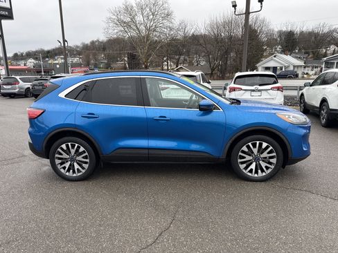 Used 2020 Ford Escape Titanium image 2