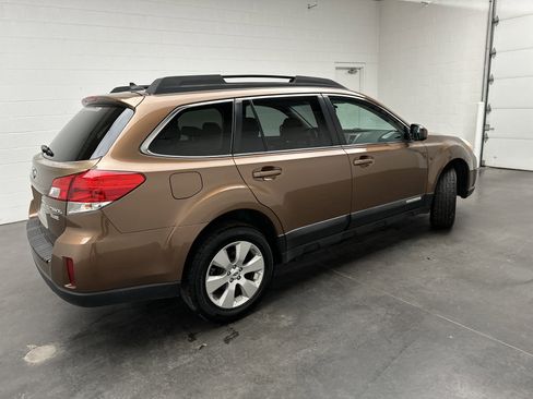 Used 2011 Subaru Outback 2.5i Limited AWD/4WD image 7
