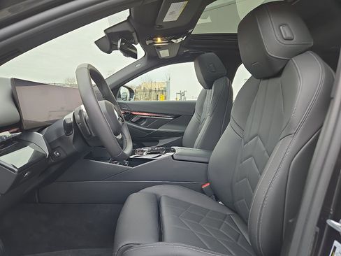 Used 2024 BMW 540i xDrive image 14