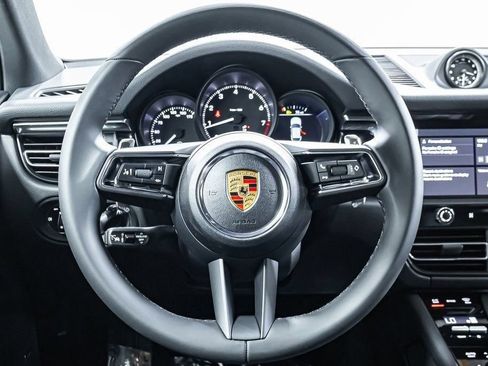 Certified 2025 Porsche Macan AWD/4WD image 14
