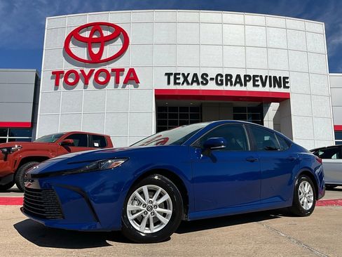 Used 2025 Toyota Camry LE image 2