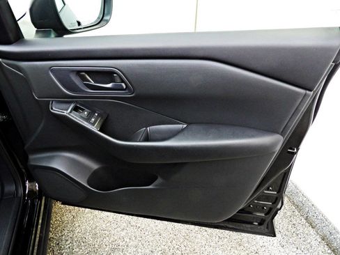 Used 2024 Nissan Rogue S AWD/4WD image 11