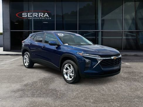 Used 2024 Chevrolet Trax LS w/ LS Convenience Package FWD image 7