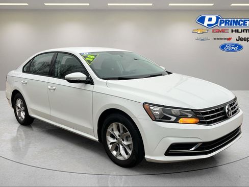 Used 2018 Volkswagen Passat 2.0T S image 1