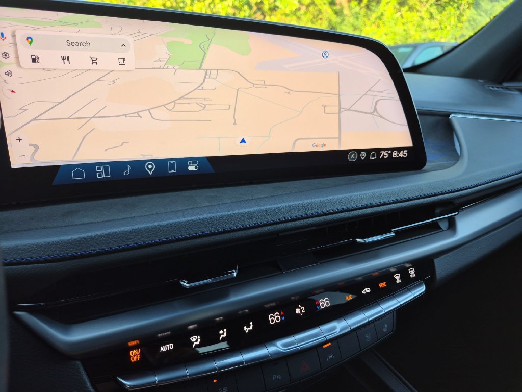 Certified 2024 Cadillac XT4 Sport FWD image 22