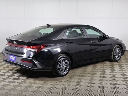 Used 2024 Hyundai Elantra SEL FWD image 9