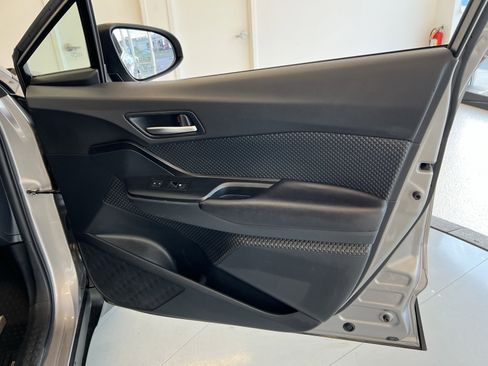 Used 2018 Toyota C-HR XLE image 29