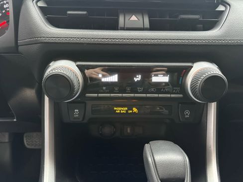 Used 2021 Toyota RAV4 LE image 17