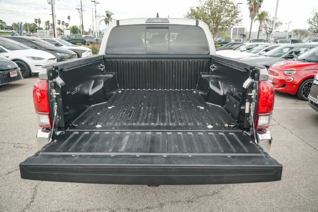 Used 2019 Toyota Tacoma SR5 AWD/4WD image 25
