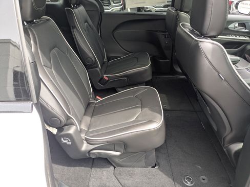 New 2026 Chrysler Pacifica Limited FWD image 35