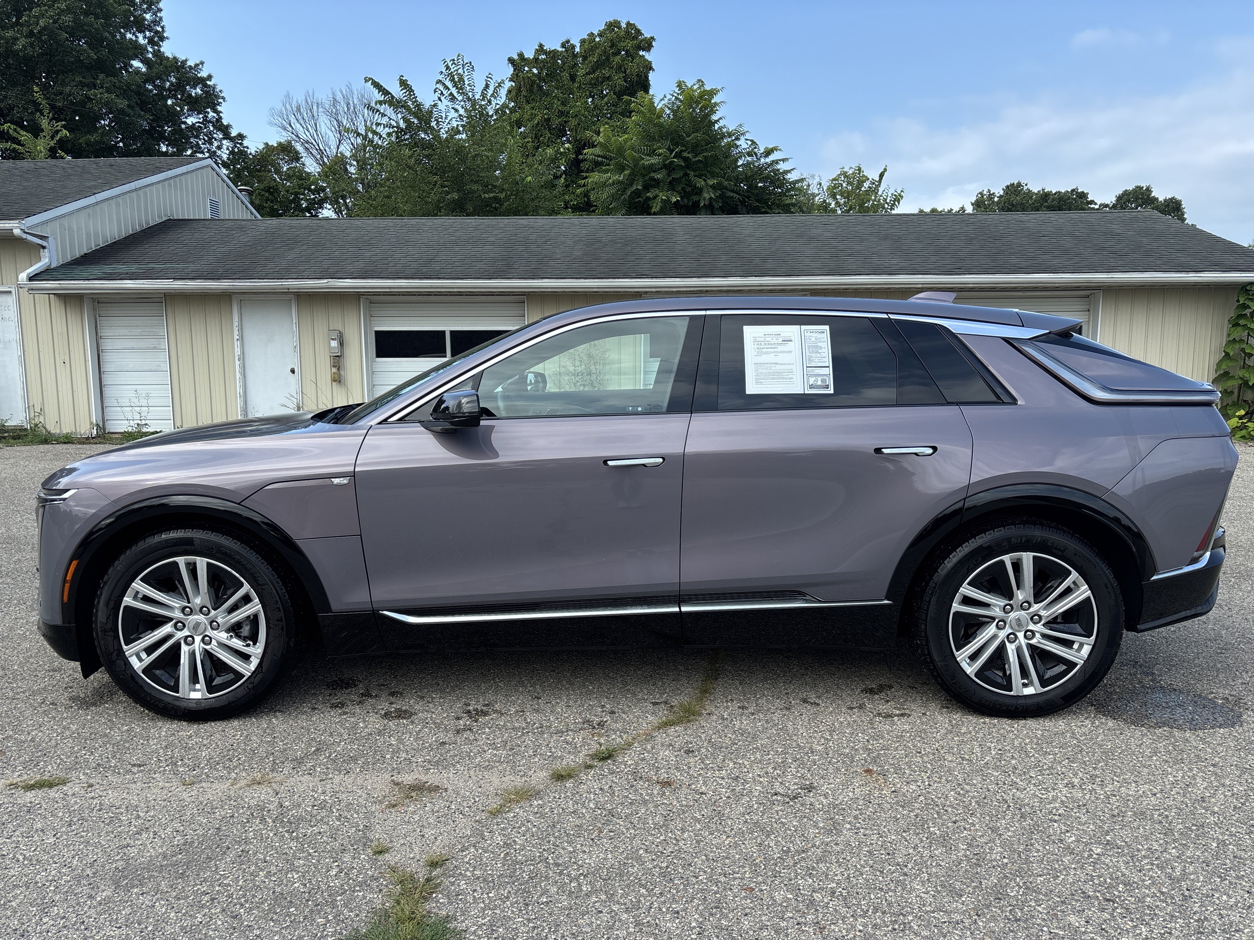 Used 2024 Cadillac Lyriq Tech AWD/4WD image 11