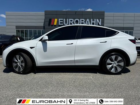 Used 2022 Tesla Model Y Long Range AWD/4WD image 2