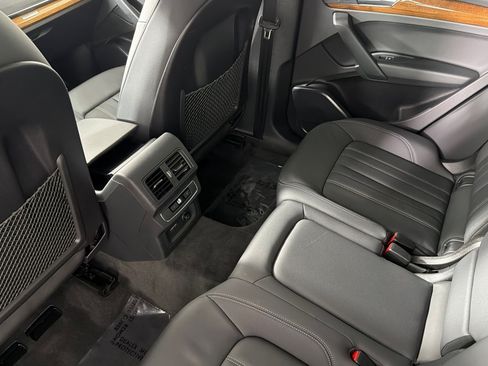 Used 2023 Audi Q5 2.0T Premium w/ Convenience Package AWD/4WD image 11